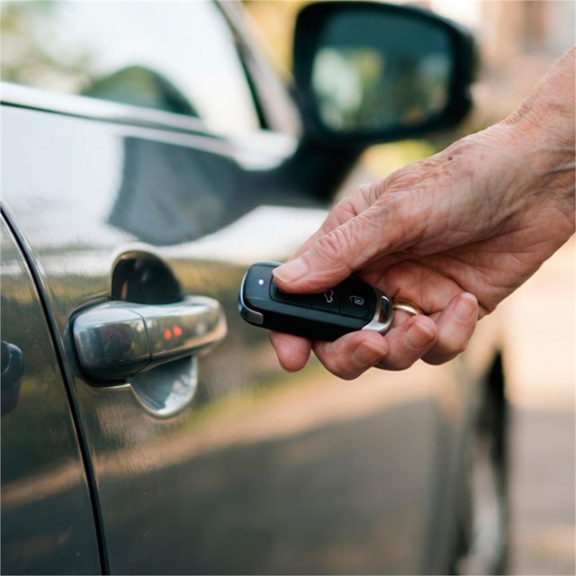 Copiamos llaves con el chip que permite arrancar tu coche